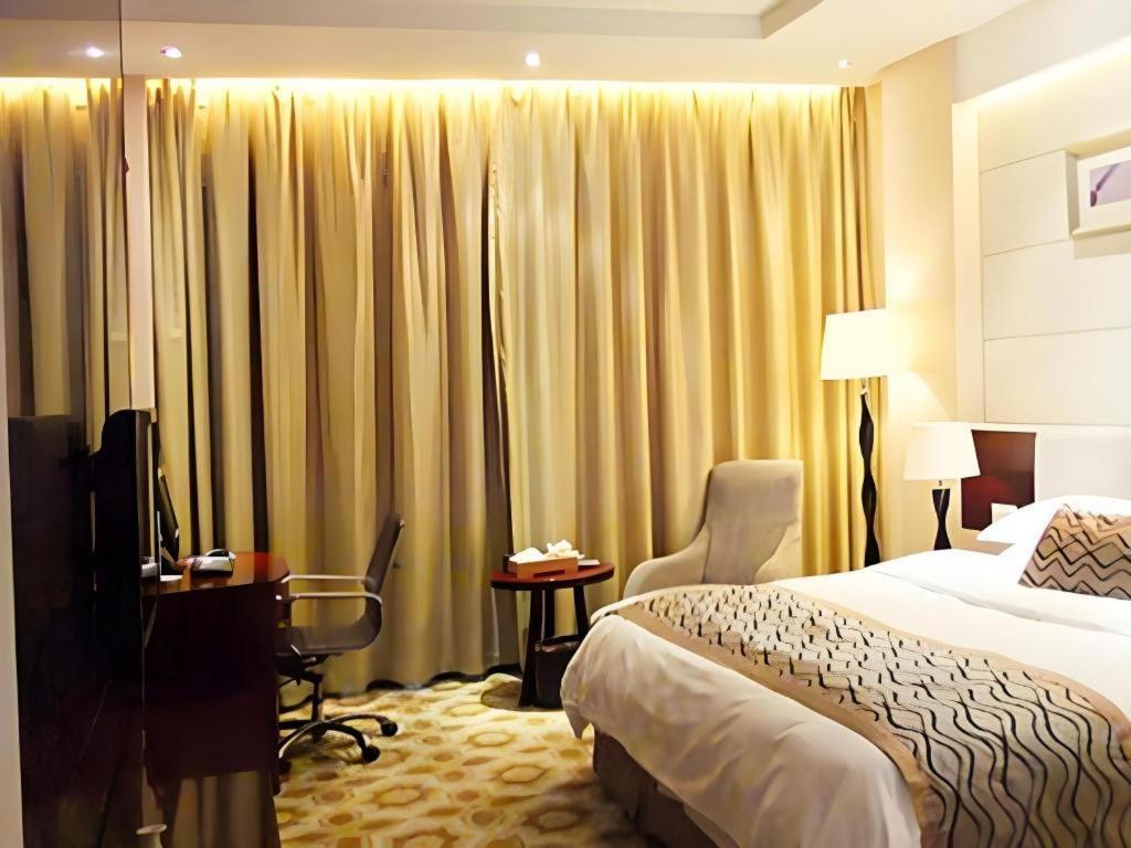 Fortune Hotel Longyan Esterno foto